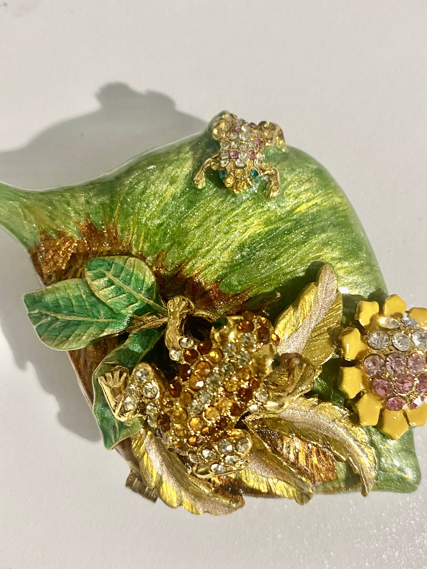 Light Green Frogs On A Leaf Trinket Box