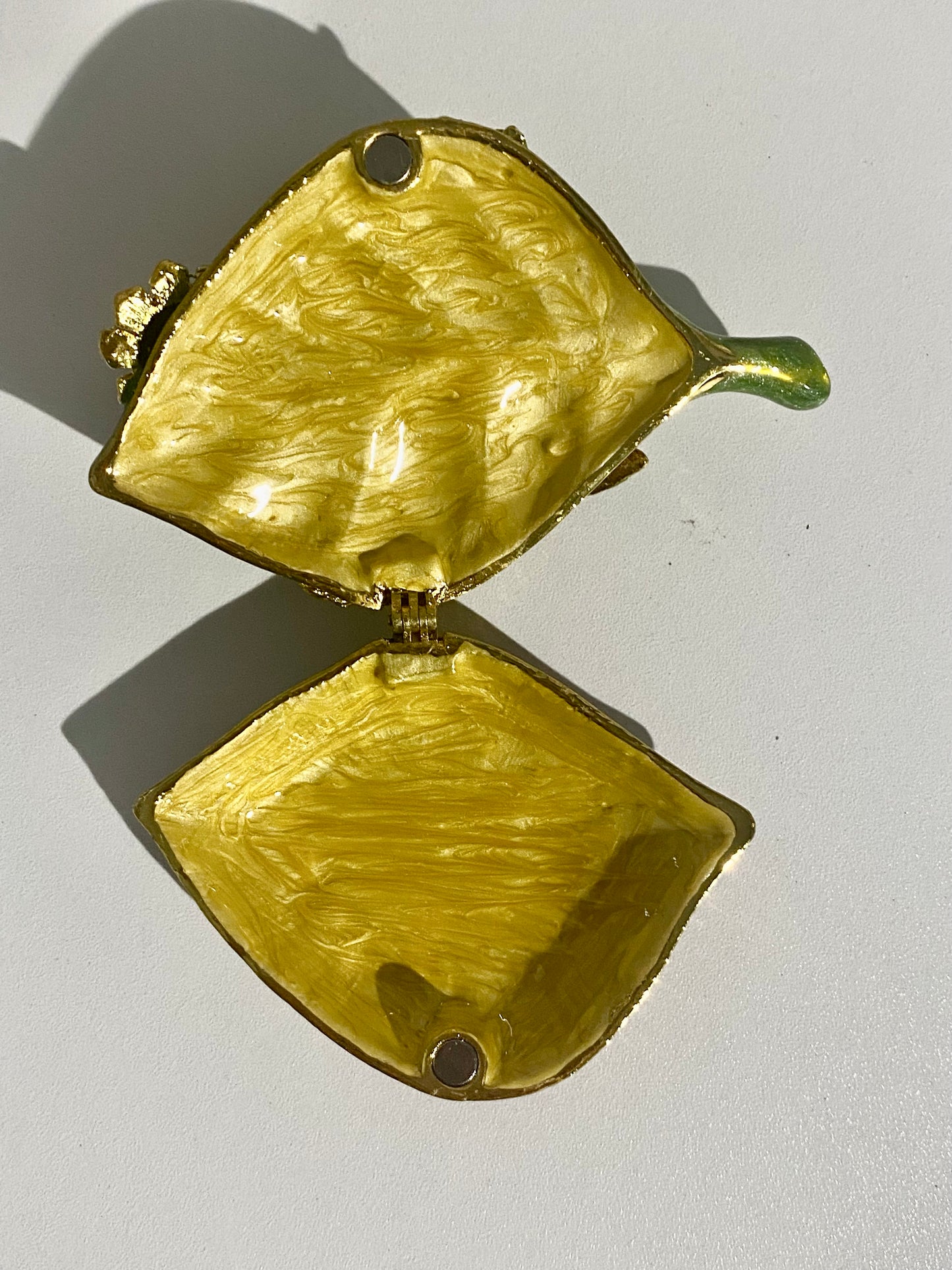 Light Green Frogs On A Leaf Trinket Box