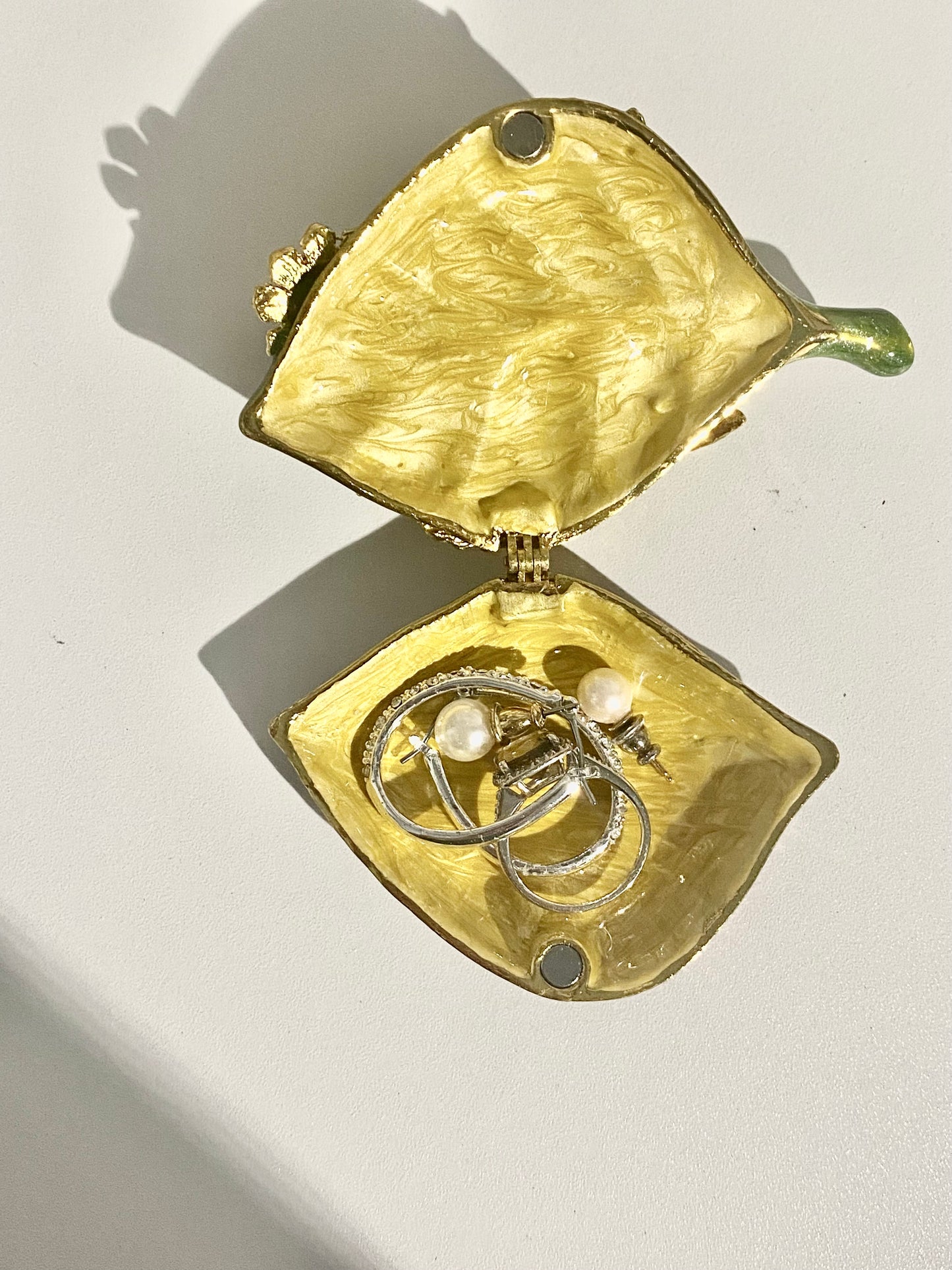 Light Green Frogs On A Leaf Trinket Box