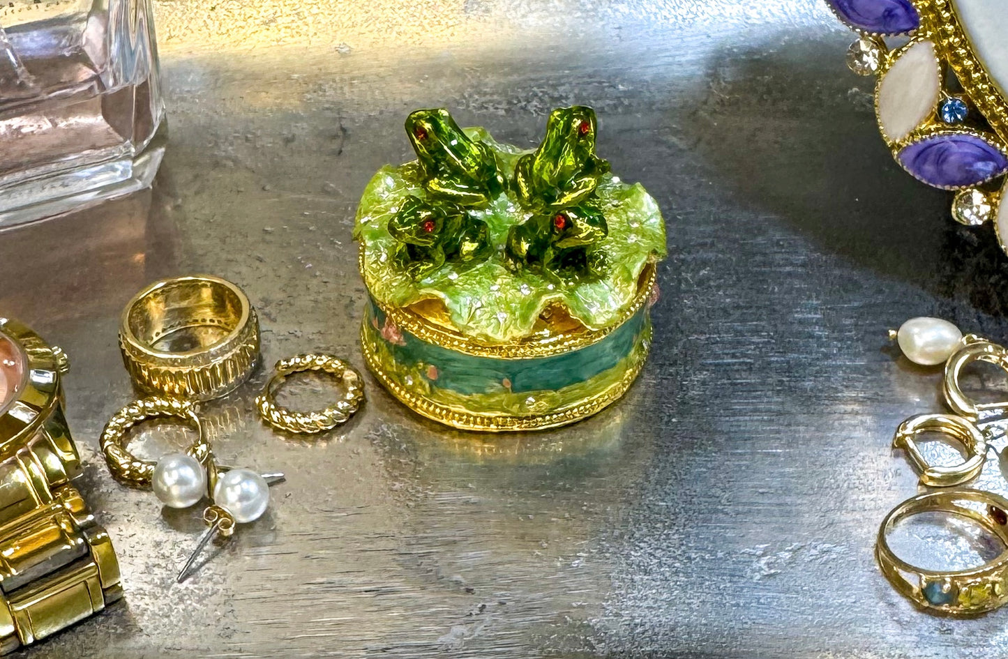 Four Frogs On a Lily Pad Trinket Box