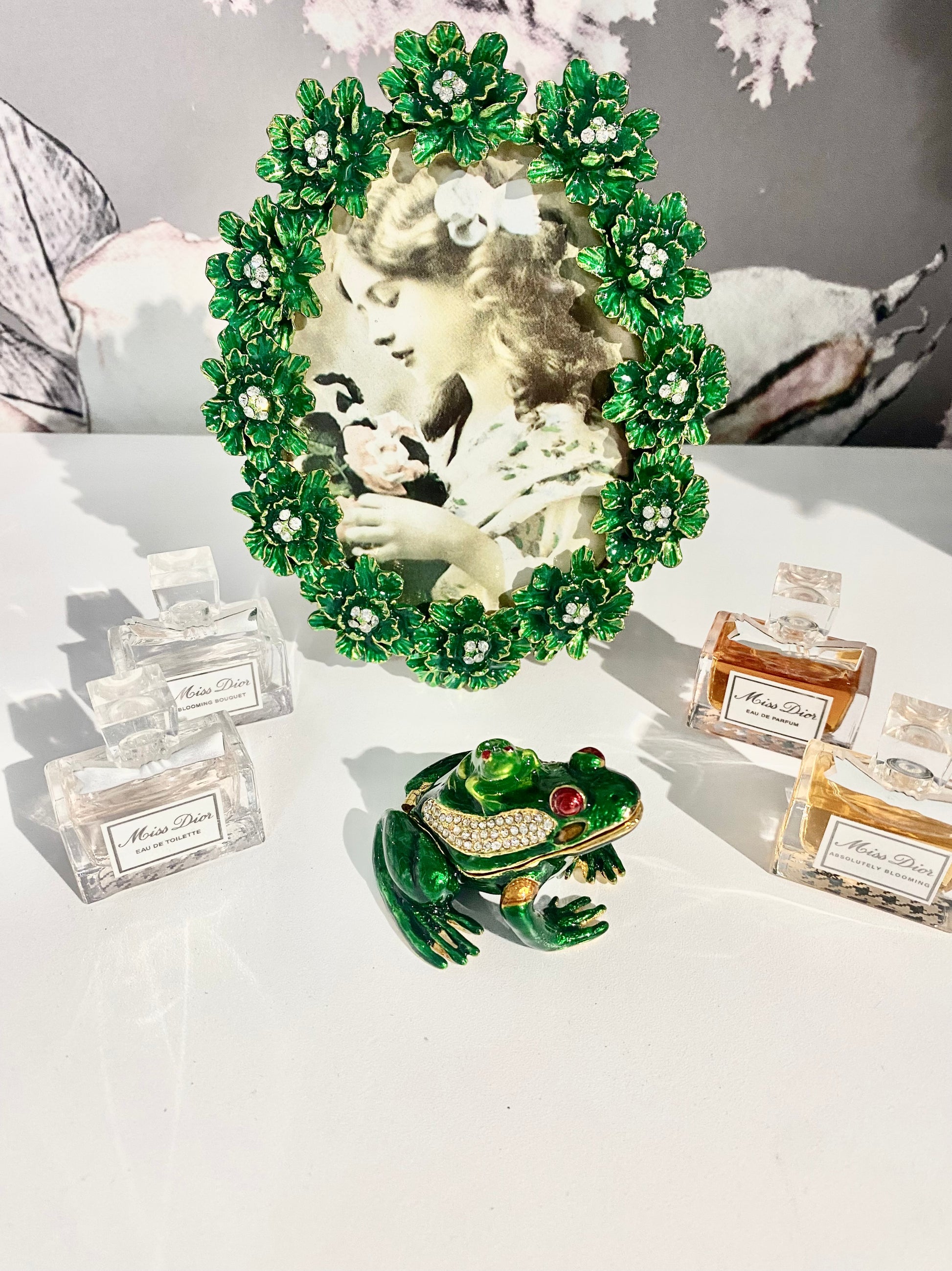 dark green frog trinket box