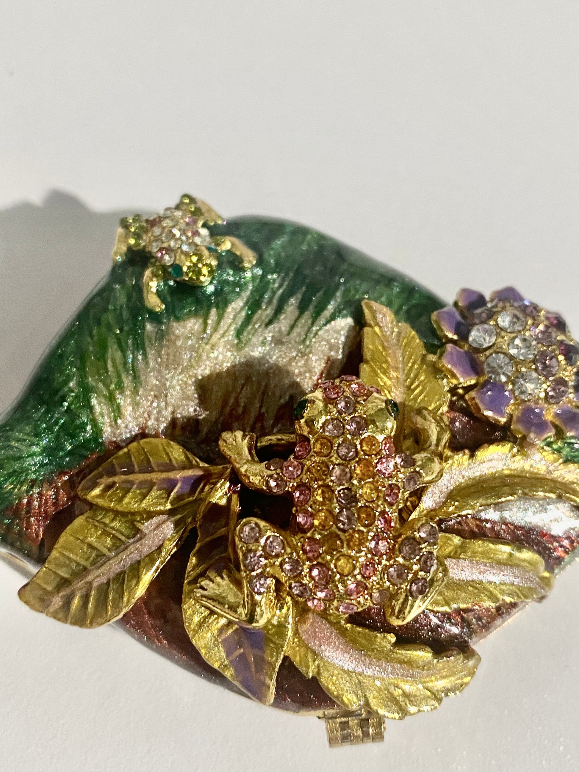 Dark Green Frogs On A Leaf Trinket Box