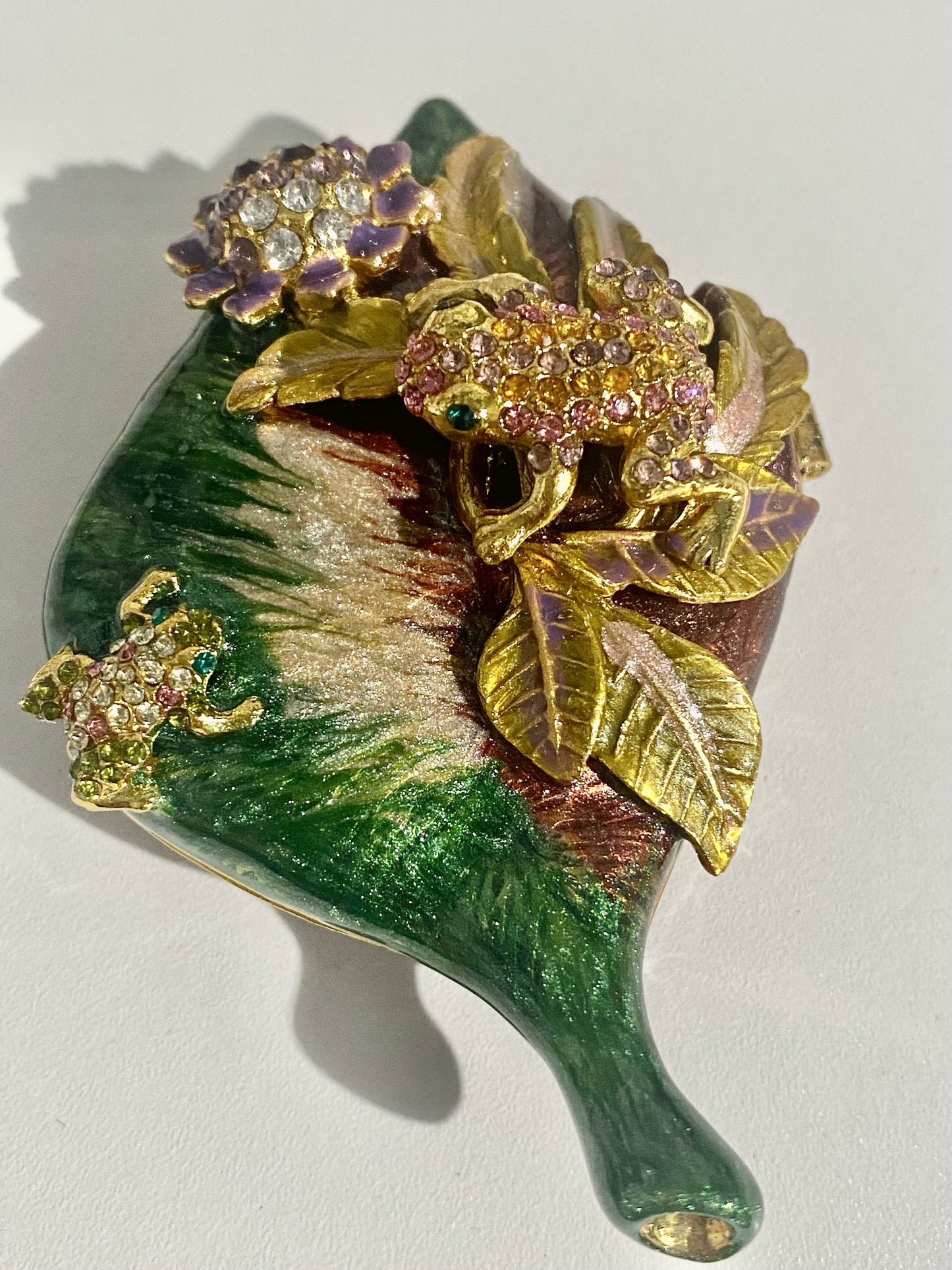 Dark Green Frogs On A Leaf Trinket Box